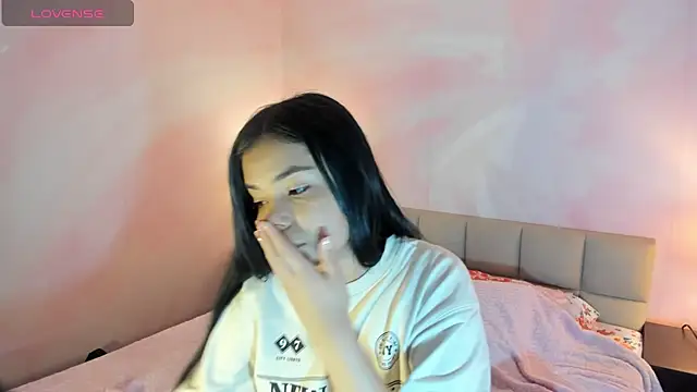 AuroraFiore online show from March 15, 2025, 7:48 pm