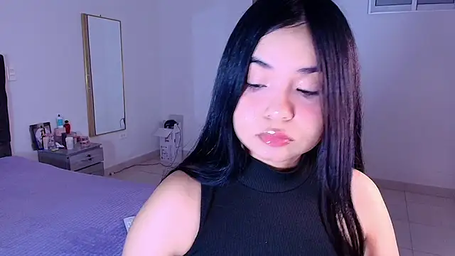 AuroraFiore online show from November 25, 2025, 5:51 am