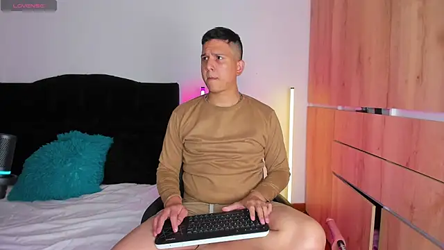 Snapshot of ANDREZALVAREZ chatting on November 12, 2025, 3:18 am ANDREZALVAREZ online show from November 12, 2025, 3:18 am