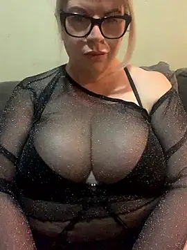 Snapshot of curvy-Ruby-Uk chatting on December 2, 2024, 10:34 pm curvy-Ruby-Uk online show from December 2, 2024, 10:34 pm