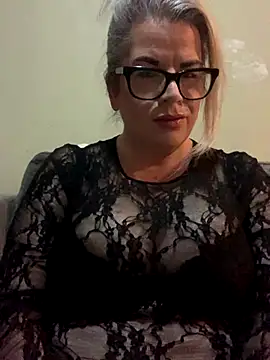 Snapshot of curvy-Ruby-Uk chatting on December 7, 2024, 9:33 pm curvy-Ruby-Uk online show from December 7, 2024, 9:33 pm