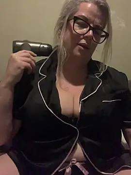 Snapshot of curvy-Ruby-Uk chatting on December 27, 2024, 10:16 pm curvy-Ruby-Uk online show from December 27, 2024, 10:16 pm