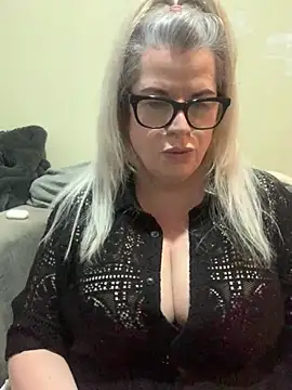 Snapshot of curvy-Ruby-Uk chatting on January 7, 2025, 3:33 pm curvy-Ruby-Uk online show from January 7, 2025, 3:33 pm