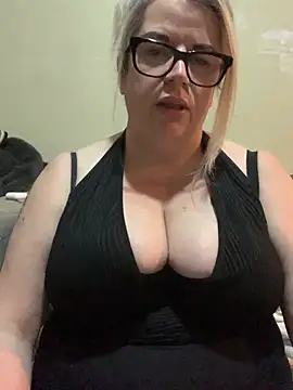 Snapshot of curvy-Ruby-Uk chatting on January 11, 2025, 8:10 pm curvy-Ruby-Uk online show from January 11, 2025, 8:10 pm