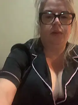 Snapshot of curvy-Ruby-Uk chatting on January 13, 2025, 7:43 am curvy-Ruby-Uk online show from January 13, 2025, 7:43 am