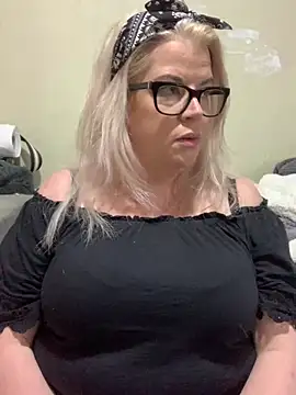 Snapshot of curvy-Ruby-Uk chatting on January 21, 2025, 2:26 pm curvy-Ruby-Uk online show from January 21, 2025, 2:26 pm