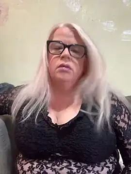 Snapshot of curvy-Ruby-Uk chatting on January 22, 2025, 1:11 pm curvy-Ruby-Uk online show from January 22, 2025, 1:11 pm