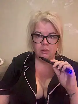 Snapshot of curvy-Ruby-Uk chatting on February 1, 2025, 6:10 am curvy-Ruby-Uk online show from February 1, 2025, 6:10 am