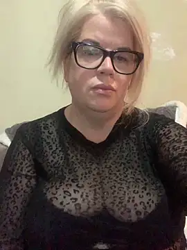 Snapshot of curvy-Ruby-Uk chatting on February 1, 2025, 10:13 pm curvy-Ruby-Uk online show from February 1, 2025, 10:13 pm