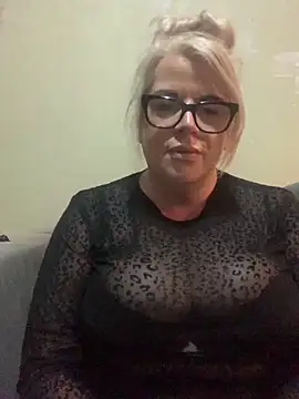 Snapshot of curvy-Ruby-Uk chatting on February 2, 2025, 10:39 pm curvy-Ruby-Uk online show from February 2, 2025, 10:39 pm