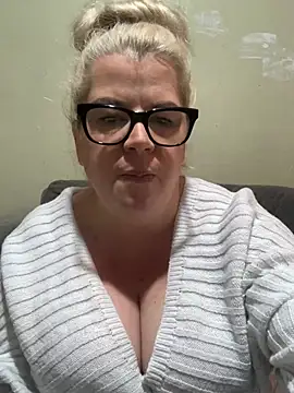 Snapshot of curvy-Ruby-Uk chatting on February 23, 2025, 4:46 pm curvy-Ruby-Uk online show from February 23, 2025, 4:46 pm