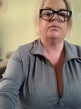 Snapshot of curvy-Ruby-Uk chatting on February 26, 2025, 4:35 pm curvy-Ruby-Uk online show from February 26, 2025, 4:35 pm