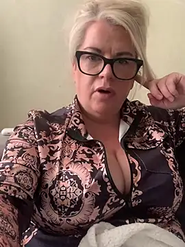 Snapshot of curvy-Ruby-Uk chatting on March 19, 2025, 3:51 pm curvy-Ruby-Uk online show from March 19, 2025, 3:51 pm