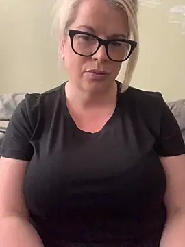 Snapshot of curvy-Ruby-Uk chatting on March 22, 2025, 1:52 pm curvy-Ruby-Uk online show from March 22, 2025, 1:52 pm