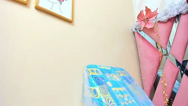 Snapshot of charlotterichardss chatting on December 6, 2024, 10:16 am charlotterichardss online show from December 6, 2024, 10:16 am