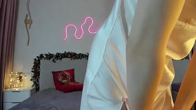 flora off online show from January 10, 2025, 2:34 pm