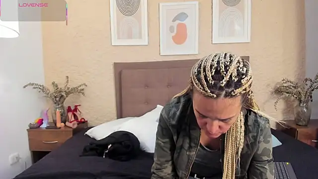 CarolinaGlamour online show from September 24, 2025, 2:59 am