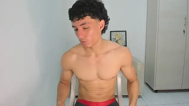 Snapshot of enzo_sloran chatting on February 3, 2026, 5:29 pm enzo sloran online show from February 3, 2026, 5:29 pm