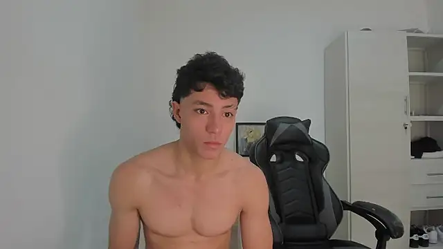 Snapshot of enzo_sloran chatting on February 21, 2026, 12:28 pm enzo sloran online show from February 21, 2026, 12:28 pm