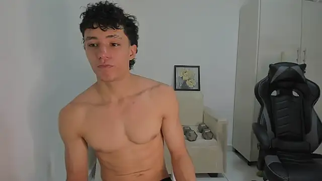 Snapshot of enzo_sloran chatting on February 27, 2026, 7:03 pm enzo sloran online show from February 27, 2026, 7:03 pm