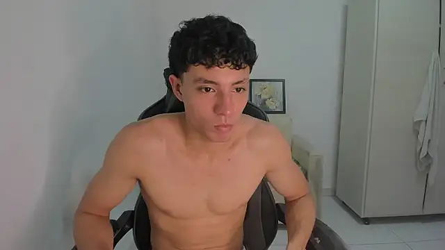 Snapshot of enzo_sloran chatting on March 2, 2026, 8:37 pm enzo sloran online show from March 2, 2026, 8:37 pm