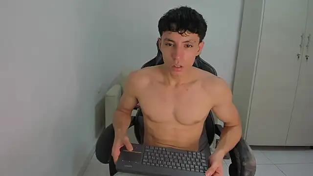 Snapshot of enzo_sloran chatting on March 3, 2026, 7:09 pm enzo sloran online show from March 3, 2026, 7:09 pm