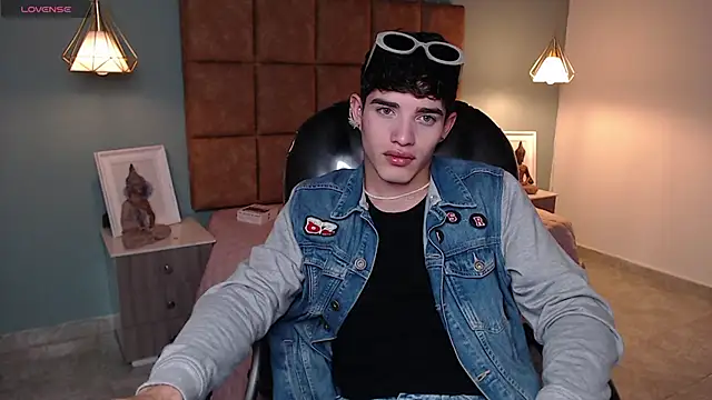 AlejooTwink online show from January 25, 2025, 8:42 pm