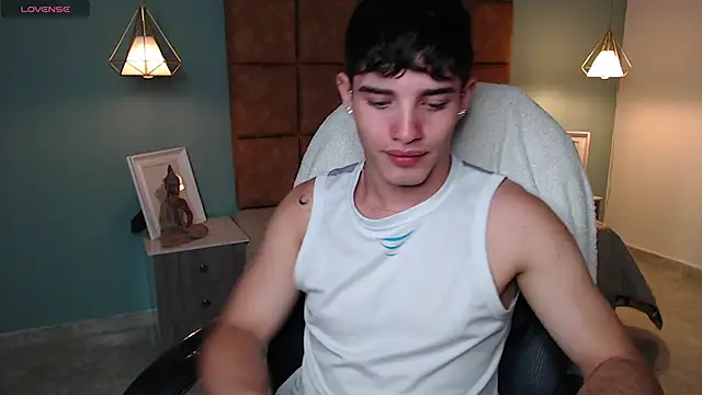 AlejooTwink online show from February 13, 2025, 5:54 pm