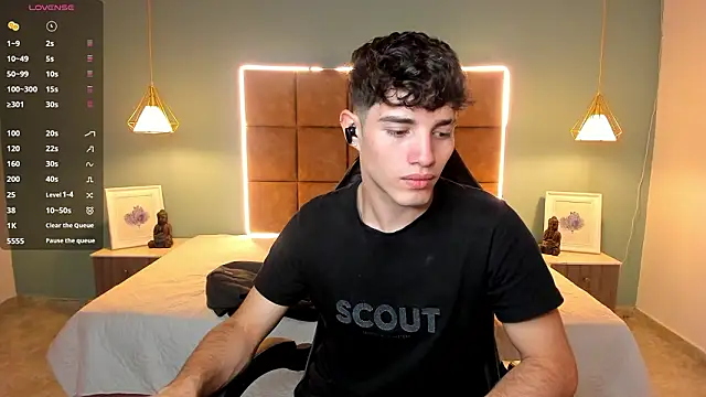 AlejooTwink online show from March 19, 2026, 3:43 am