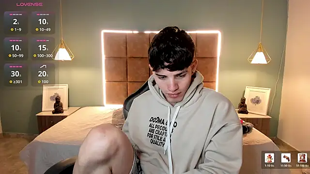 AlejooTwink online show from April 16, 2026, 11:40 pm