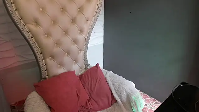 Layla 707 online show from March 7, 2026, 6:38 pm