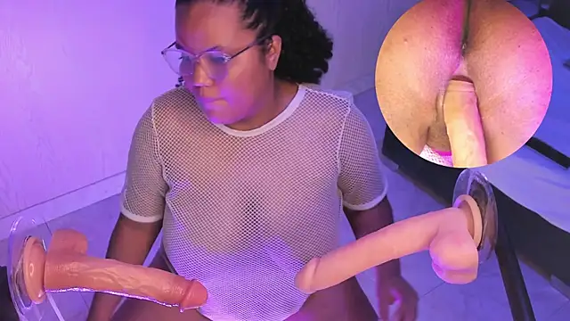 MhiaRey online show from September 12, 2025, 1:22 pm