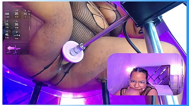 Snapshot of MhiaRey chatting on May 12, 2026, 1:19 pm MhiaRey online show from May 12, 2026, 1:19 pm