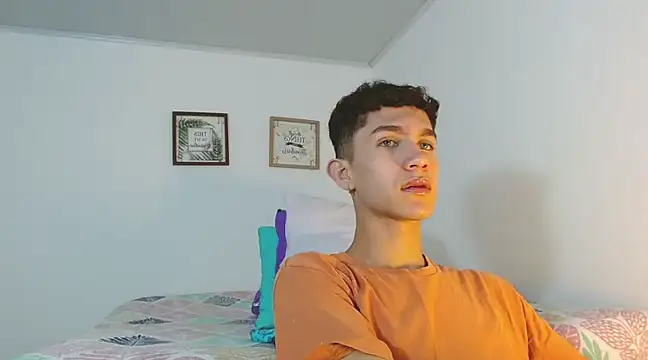 Noah tyler  online show from December 10, 2024, 7:54 pm