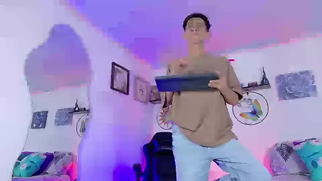 Noah tyler  online show from October 2, 2025, 7:32 pm