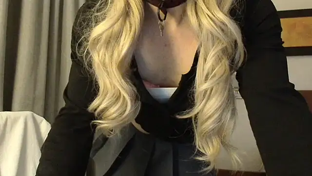 Reneta Rebekka Lopez online show from May 1, 2026, 6:45 pm