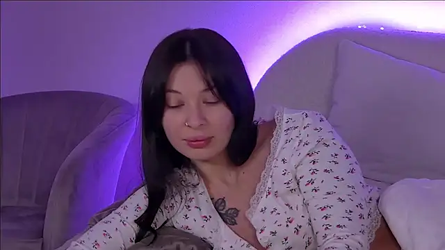 AlexandraBloom online show from February 10, 2025, 12:30 am