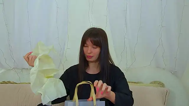 AlexandraBloom online show from March 4, 2026, 6:14 pm