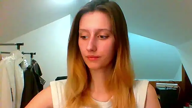 LUNA delight online show from March 19, 2025, 5:39 pm