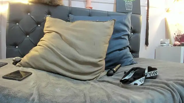 Snapshot of Slut_Milf_ chatting on February 22, 2025, 10:52 pm Slut Milf  online show from February 22, 2025, 10:52 pm