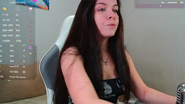 lunalovesu online show from December 10, 2024, 6:28 pm