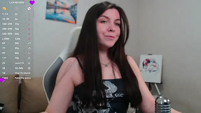 lunalovesu online show from March 19, 2025, 7:29 am