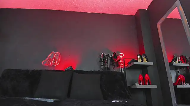 DelaneyStone online show from December 14, 2025, 4:01 pm