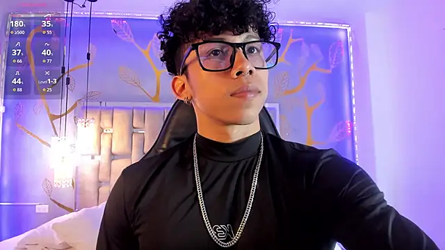 AkazaBoy  online show from September 17, 2025, 9:16 pm