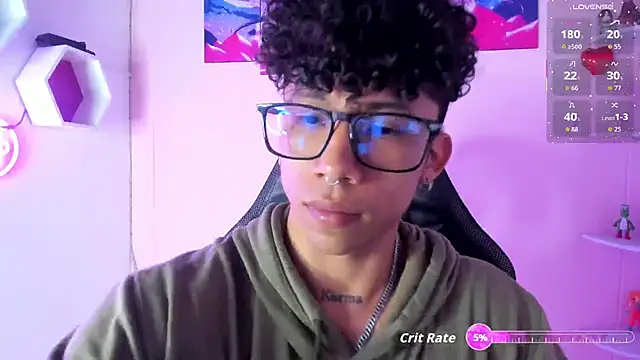 AkazaBoy  online show from September 19, 2025, 4:36 am