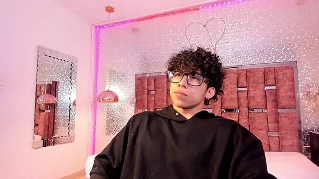 AkazaBoy  online show from April 27, 2026, 6:11 am