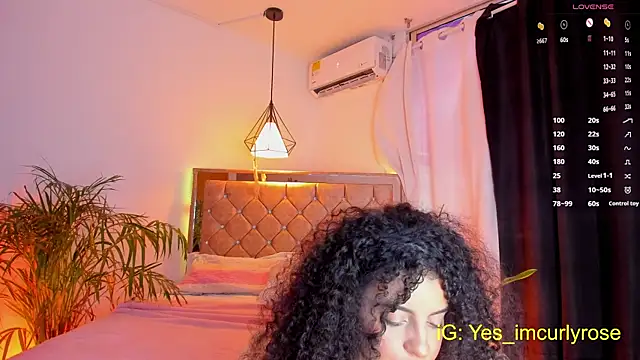 Snapshot of CurlyRose__ chatting on October 3, 2025, 10:18 pm CurlyRose online show from October 3, 2025, 10:18 pm
