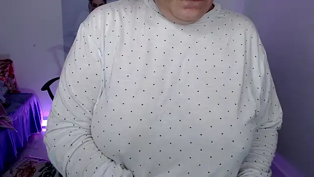 Snapshot of Serenay_ chatting on December 2, 2024, 1:47 am Serenay  online show from December 2, 2024, 1:47 am