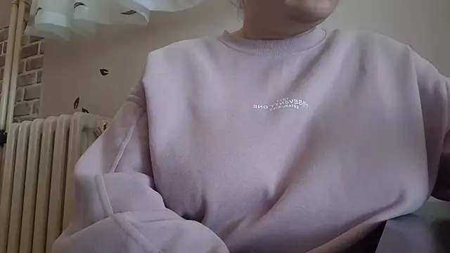 AalinnaK online show from February 24, 2025, 10:04 am