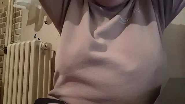 AalinnaK online show from February 24, 2025, 8:47 pm